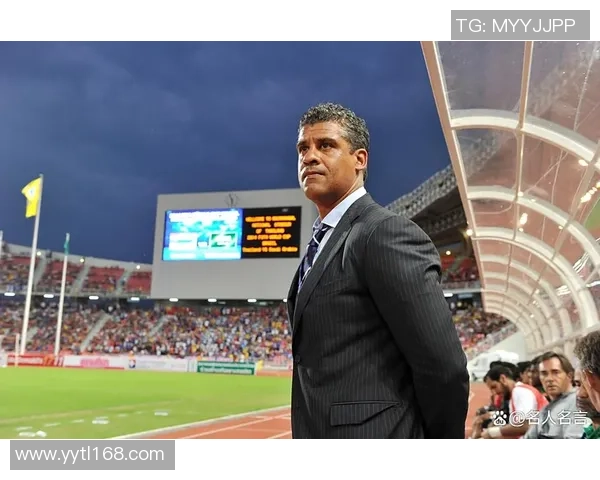 荷兰中锋足球巨星的辉煌生涯与绿茵场上不可阻挡的传奇风采