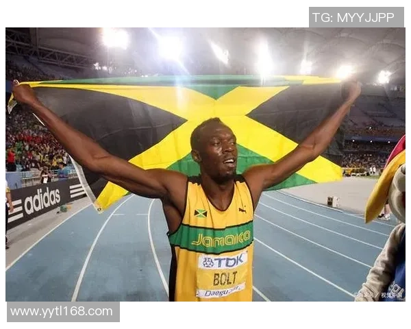 身体对抗足球球星:挑战极限的力量与技巧如何塑造赛场霸主地位 身体对抗足球球星:挑战极限的力量与技巧如何塑造赛场霸主地位