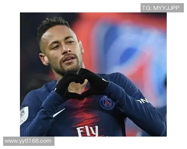 帅气足球球星展示动感风采，完美诠释力量与魅力的结合