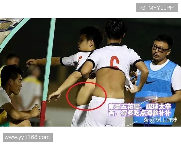 足球球星泳池边的豪华休闲生活与激情瞬间展现 足球球星泳池边的豪华休闲生活与激情瞬间展现